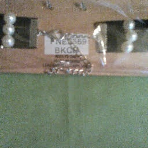 WOMEN'S FASHION - Picture 2 of 3